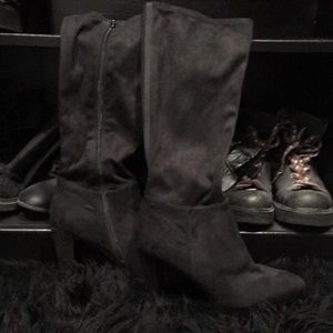 Tahari boots